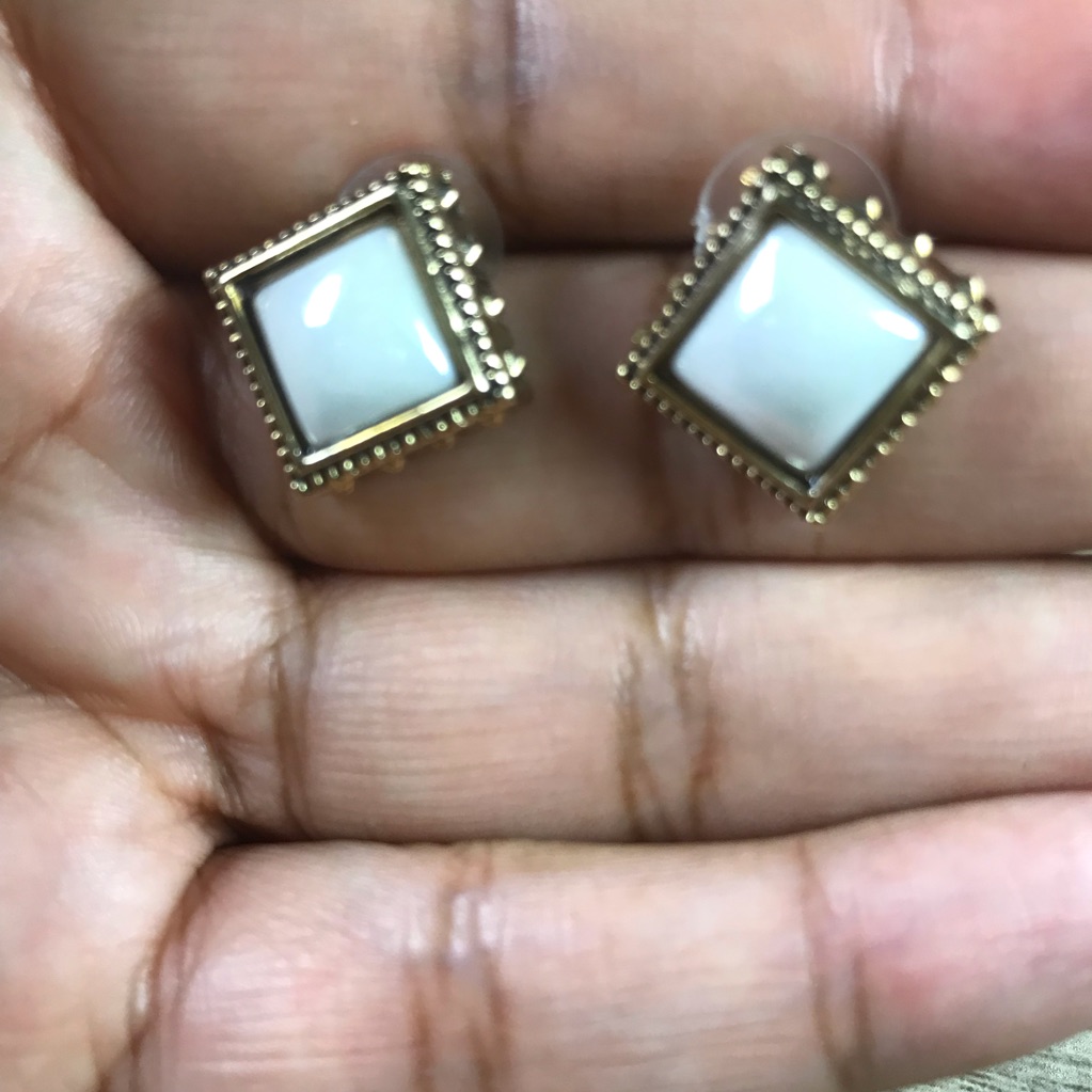 Vintage Elegant Gold And White Diamond Shaped Square Earrings